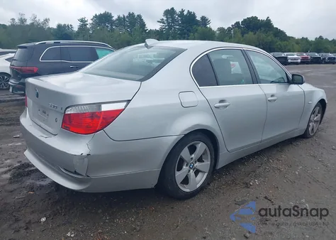 2007 BMW 530Xi z USA, uszkodzony, nr VIN WBANF73557CU25045